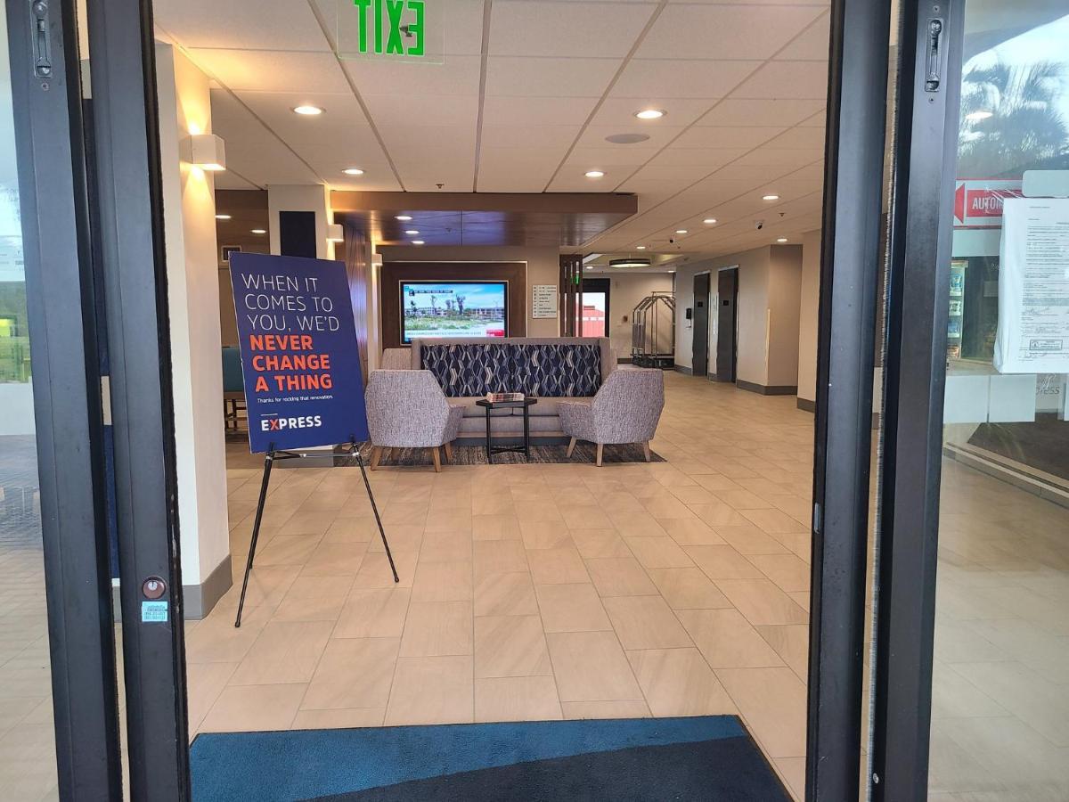 Holiday Inn Express Fort Lauderdale North - Executive Airport By Ihg Eksteriør billede
