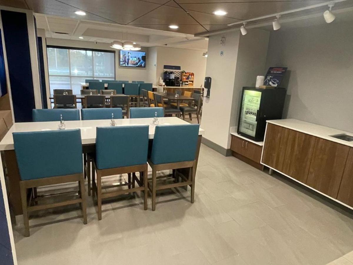Holiday Inn Express Fort Lauderdale North - Executive Airport By Ihg Eksteriør billede