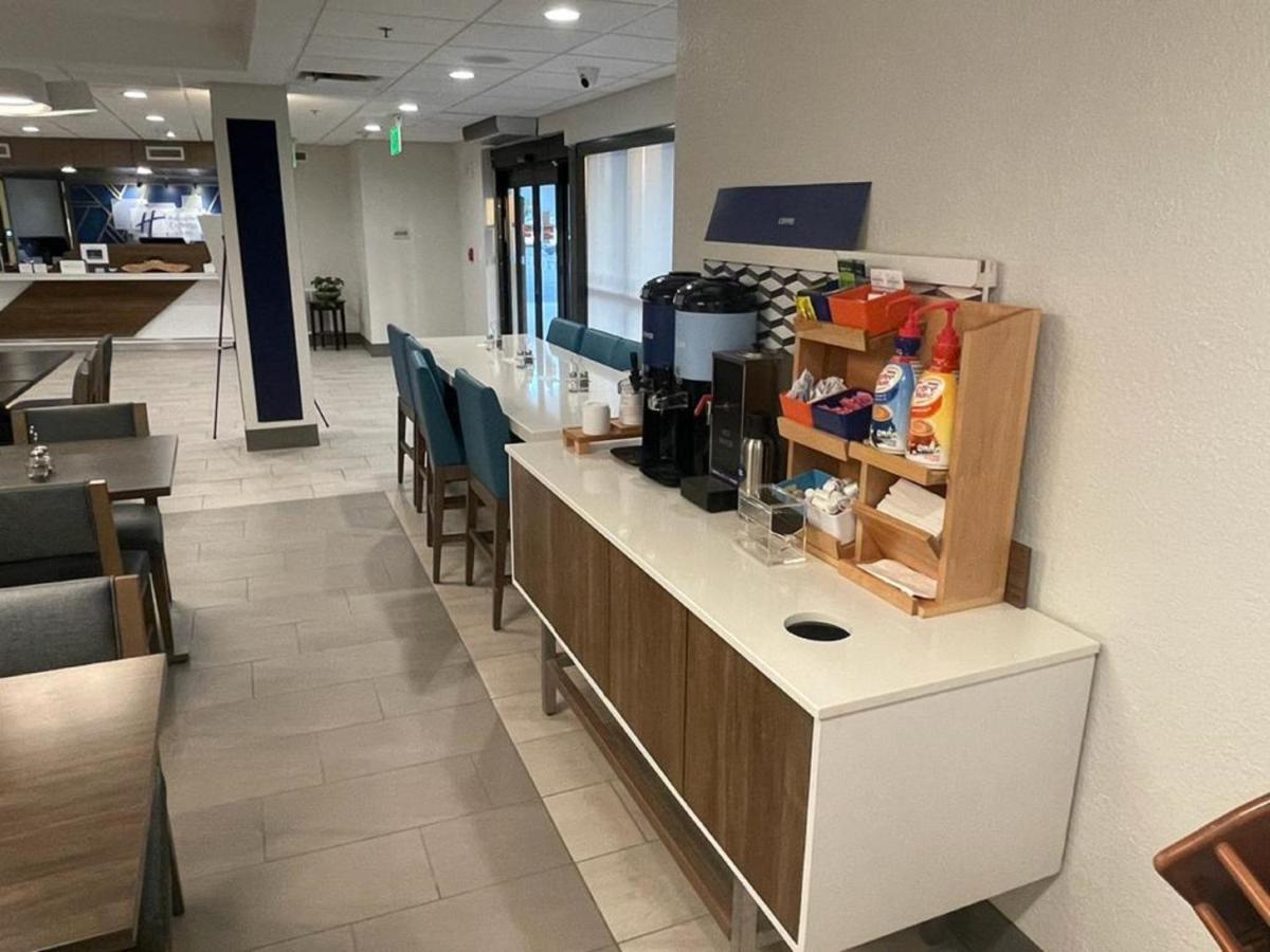 Holiday Inn Express Fort Lauderdale North - Executive Airport By Ihg Eksteriør billede