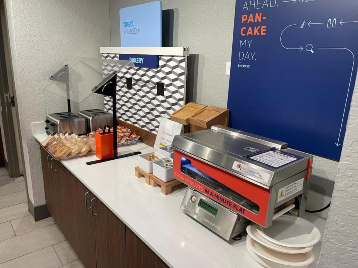 Holiday Inn Express Fort Lauderdale North - Executive Airport By Ihg Eksteriør billede