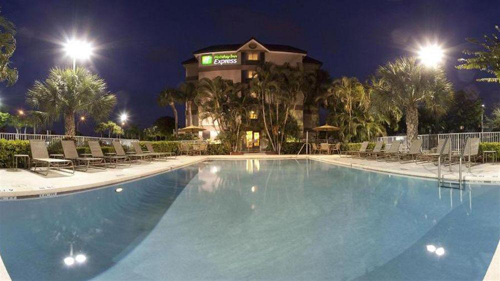 Holiday Inn Express Fort Lauderdale North - Executive Airport By Ihg Eksteriør billede